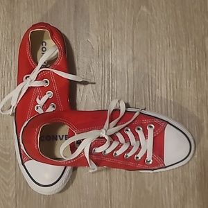 Red low top converse